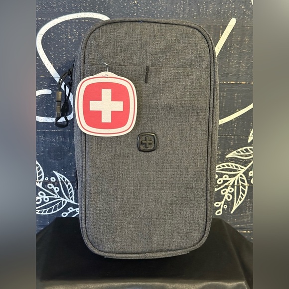 SWISSGEAR Convertible Handle Hanging Dopp
Bag Accessory - Picture 2 of 8